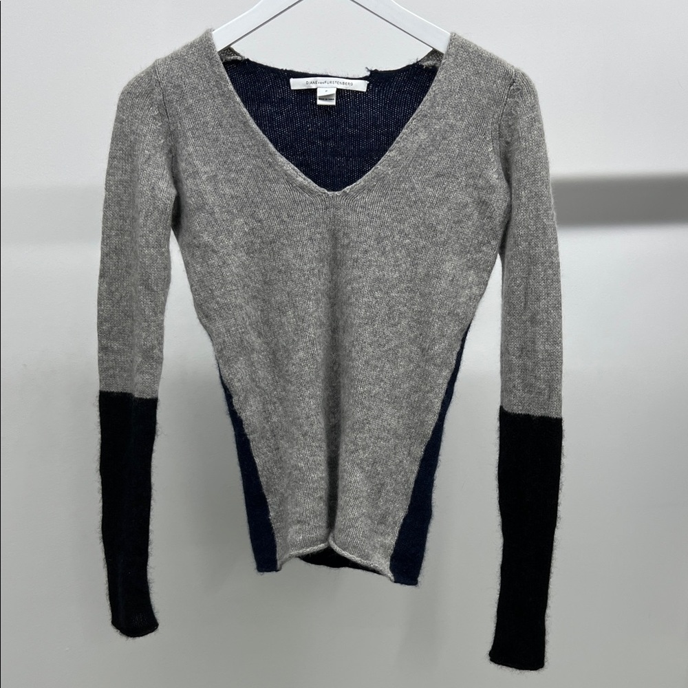 Diane Von Furstenberg Cashmere Colorblock V-Neck Sweater